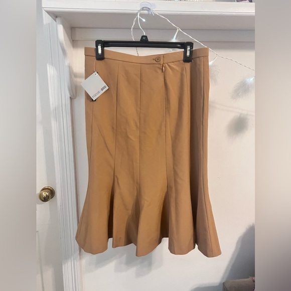REMOVING SOON FINAL
PRICE NWT Focus 2000 Tan Classy Skirt with Ruffled Hem - Picture 7 of 7